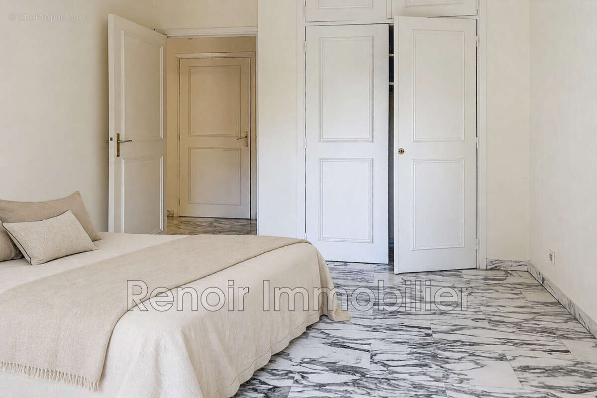 Appartement à SAINT-LAURENT-DU-VAR