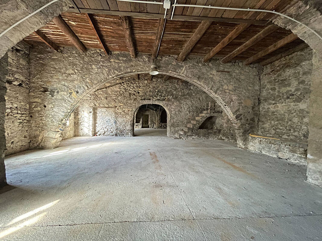 Commerce à L&#039;ESCARENE