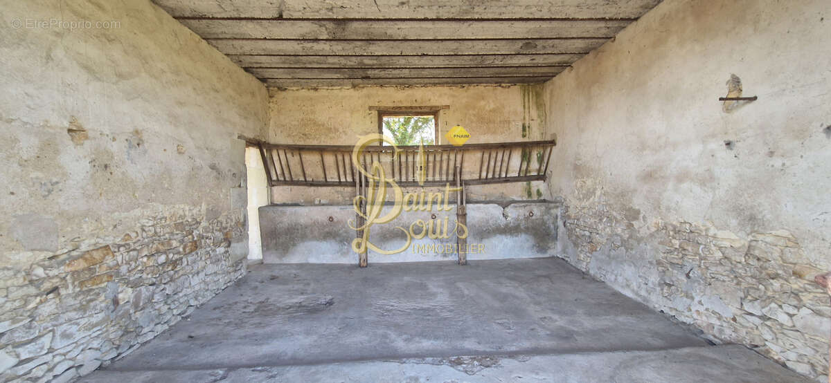 Maison atypique 105 m2 au sol - dependances et cave voutee de 48 m2 - photo 10