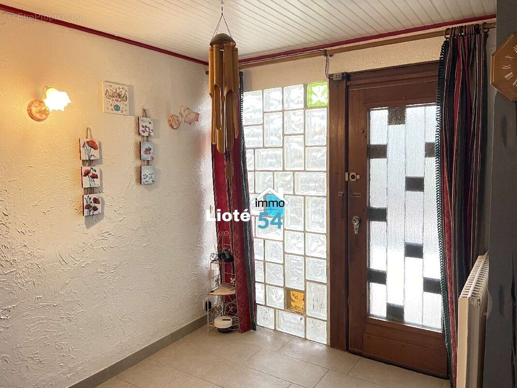 Maison à CREVECHAMPS