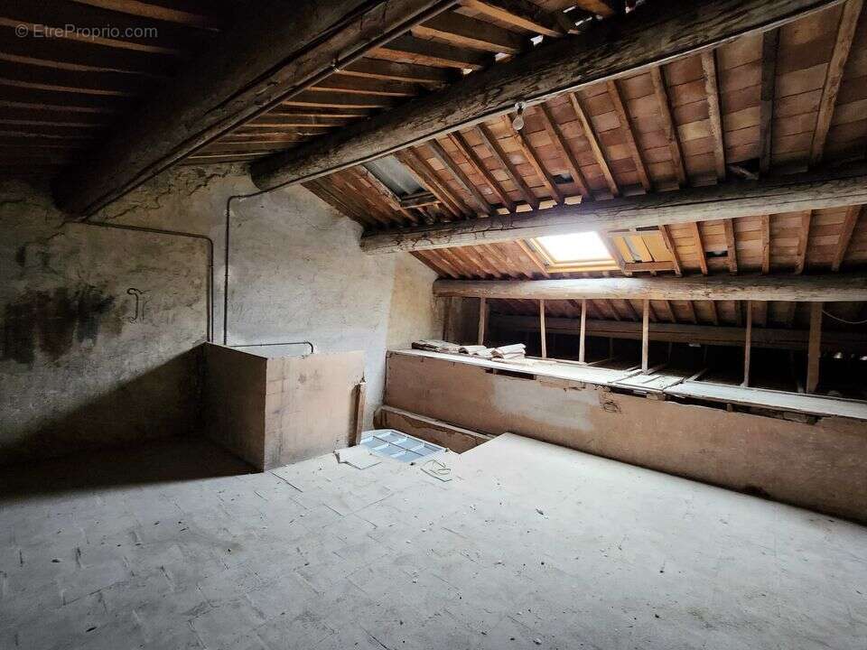 Combles louées / Château Gombert - Autre à MARSEILLE-13E