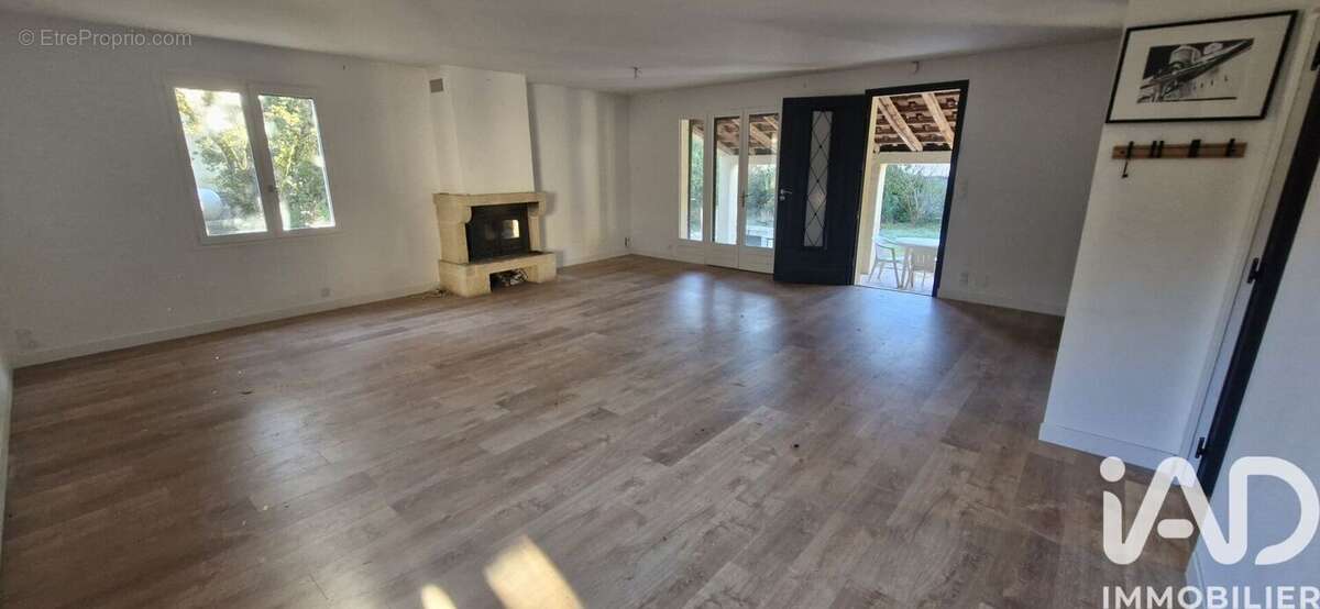 Photo 2 - Maison à VILLEVIEILLE