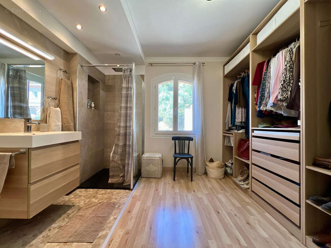 Maison à LE REVEST-LES-EAUX