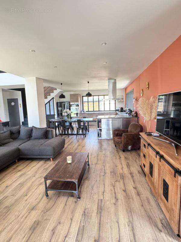 Maison 158 m² à Anthon  - photo 2