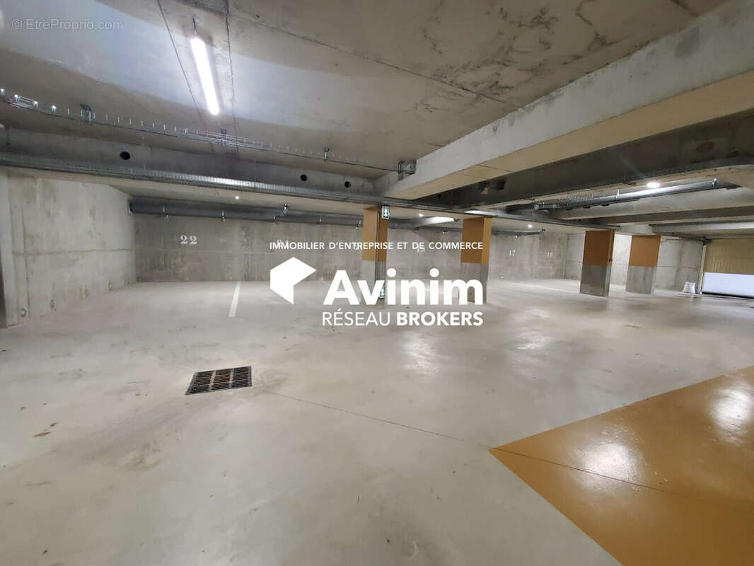 Commerce 193 m² à Argonay  - photo 4