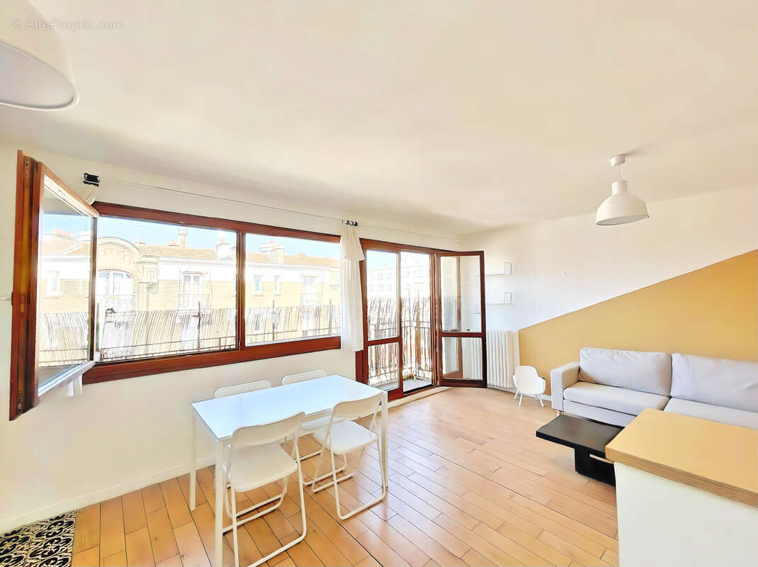 Appartement à LES LILAS