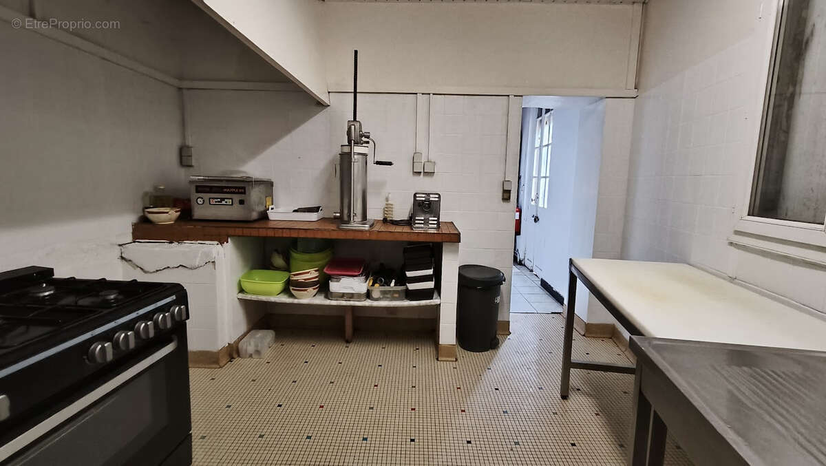 Commerce à SAINT-CHRISTOLY-DE-BLAYE