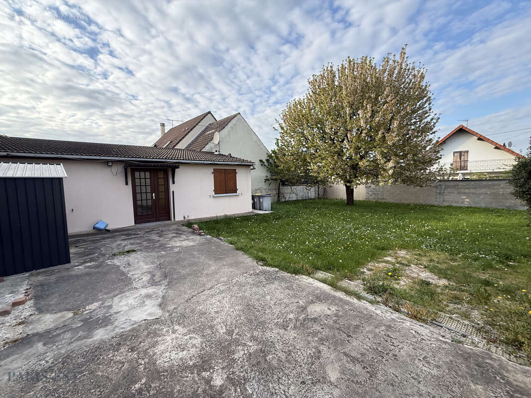 Maison à CLAYE-SOUILLY