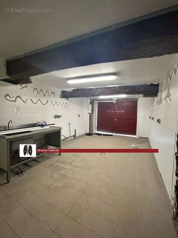 Centre la Brède local commercial avec logement et garage - photo 13