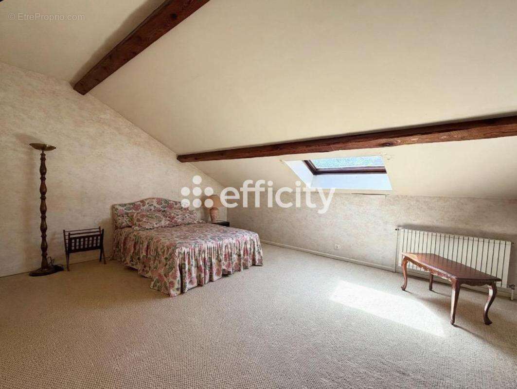 Maison 160 m² à Jassans-Riottier  - photo 11