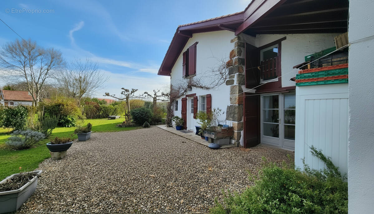 Maison à LARRESSORE