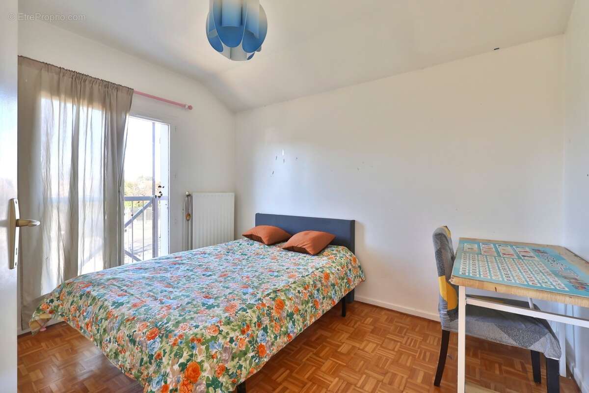 Maison individuelle avec garage à vendre 6 pièces VENISSIEUX (69) - photo 8