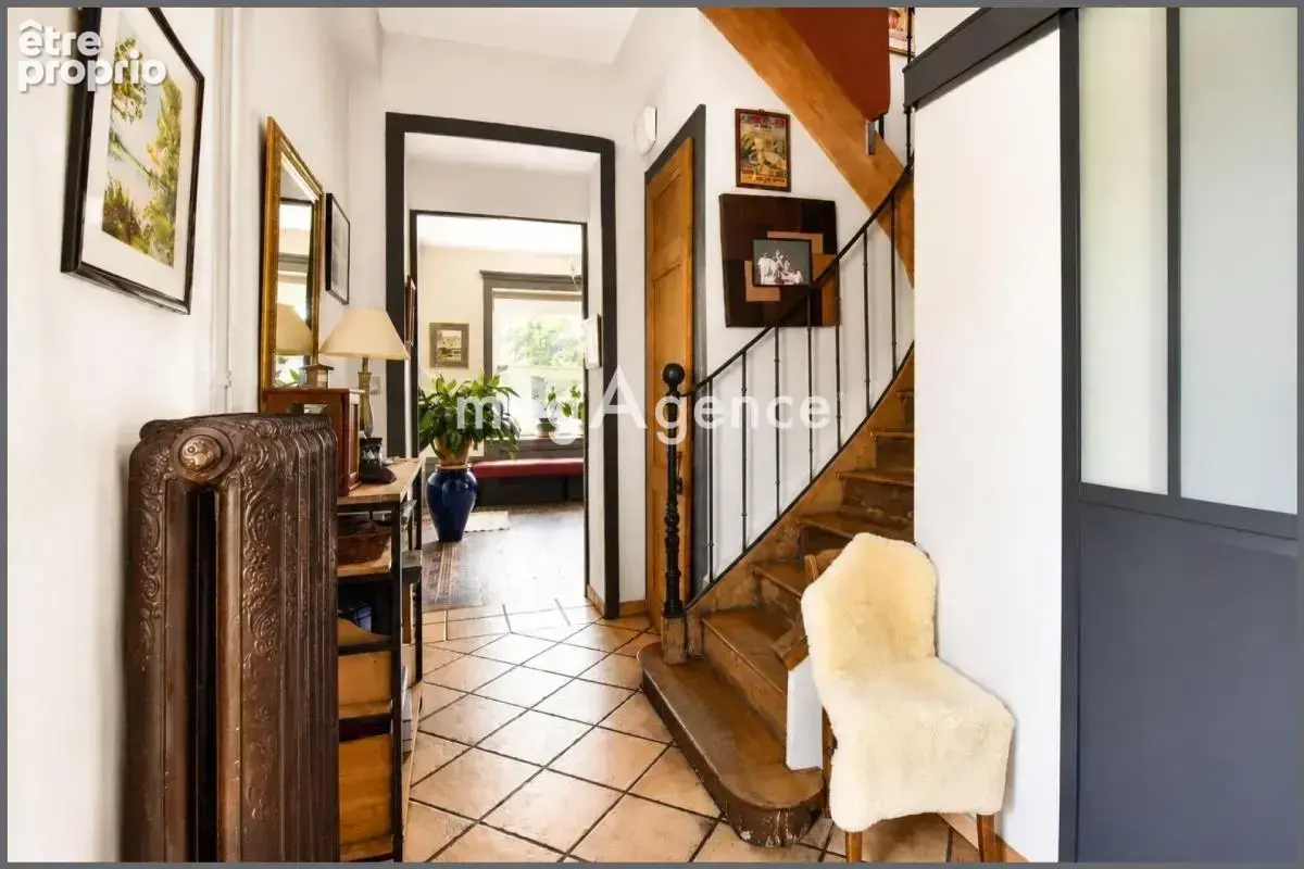 Charbonnières-les-Bains – Une demeure familiale de charme aux volumes remarquables - photo 20