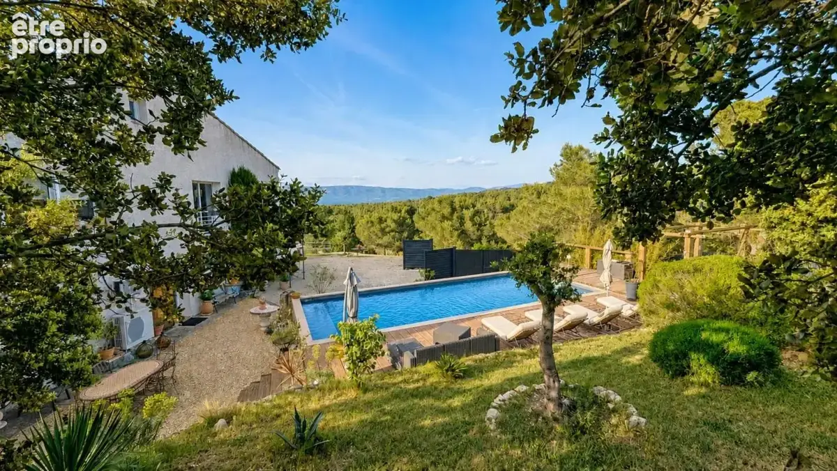 VERNÈGUES - secteur Cazan (13)  Maison de 9 pièces, 4 chambres avec magnifique vue panoramique sur le Lubéron - photo 3