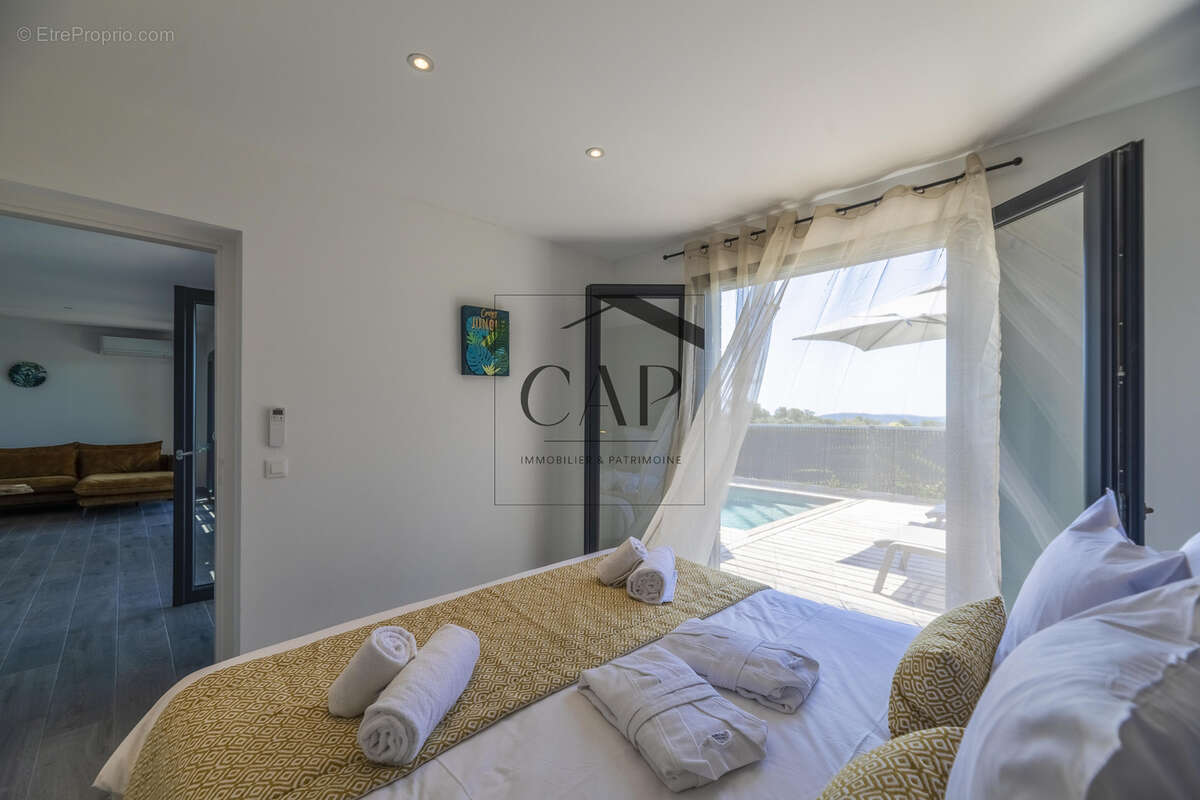ACTE EN MAIN   Villa T5 avec Piscine Privative Chauffée   Domaine 5***** à Lecci   Investissement Premium - photo 4