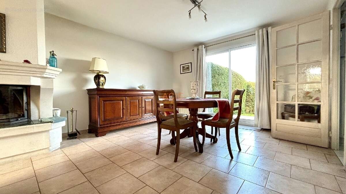 Maison à MARLY-LA-VILLE