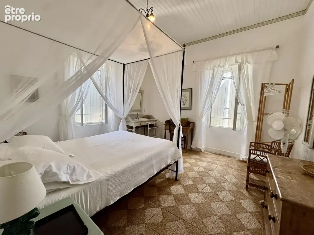 Élégant Manoir avec Chambres en Tour, Dépendance et Piscine - photo 11