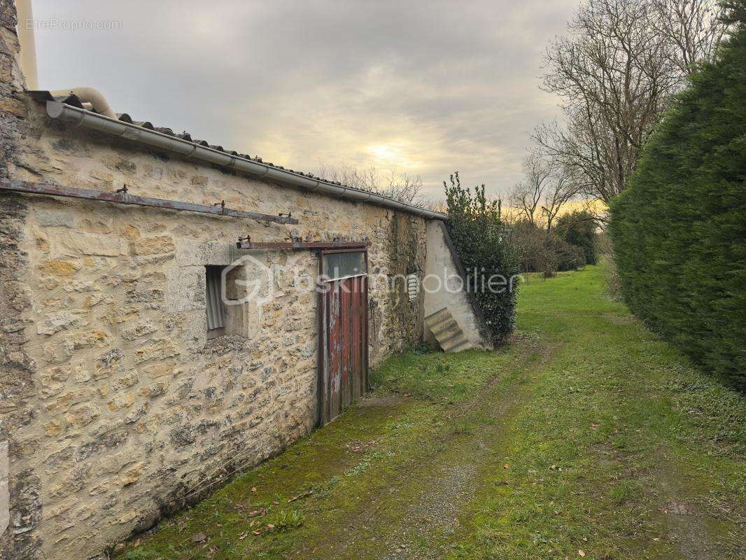 Maison à LE GUE-DE-VELLUIRE