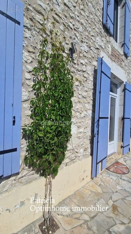 Maison à MOUSTIER