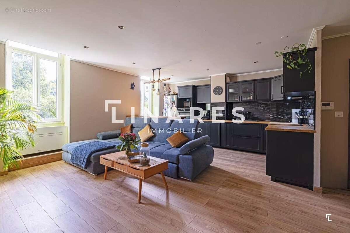 Appartement à ROQUEVAIRE