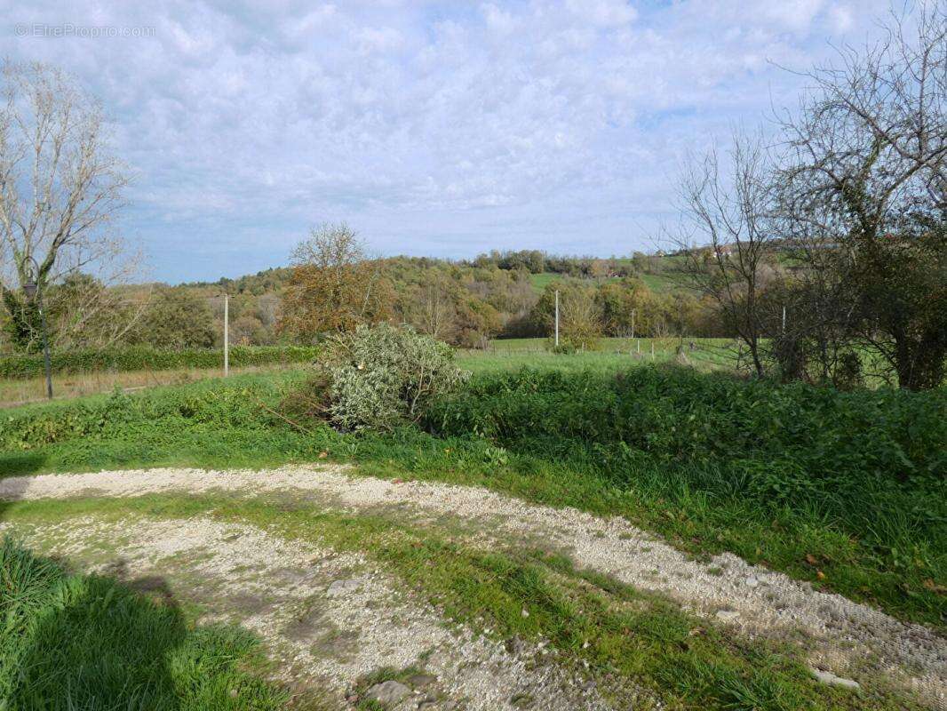 Maison A RENOVER 4 pièce(s) 130 m2 / terrain 1500m² - photo 3