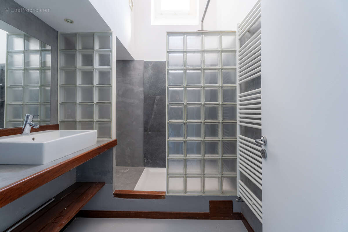 Appartement à MARSEILLE-1E