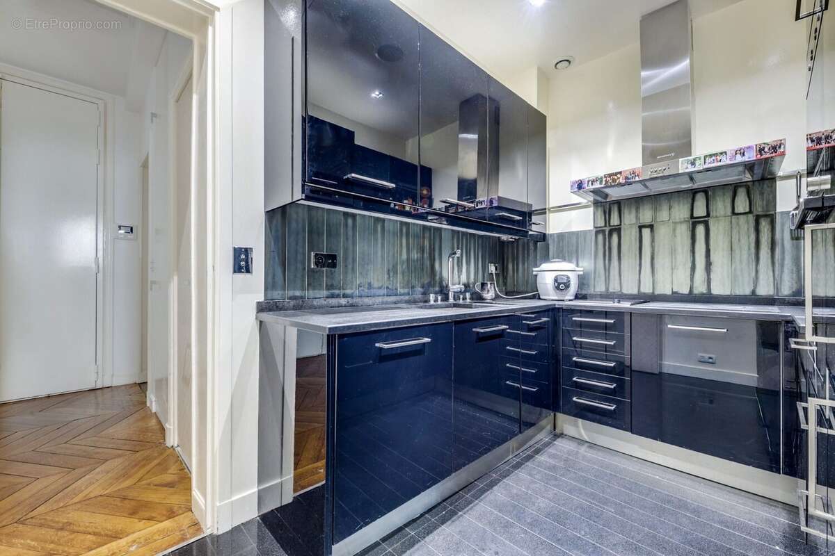 Appartement à PARIS-8E