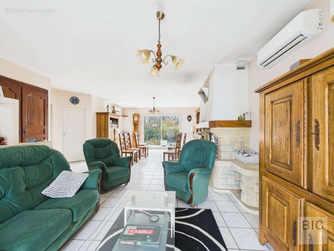 A vendre jolie maison à faible émission avec grand jardiin, atelier, garage et piscine - photo 13