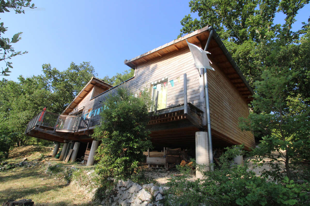 Charmante maison en bois de 98 m2 sur un terrain de 2800 m2. - photo 49