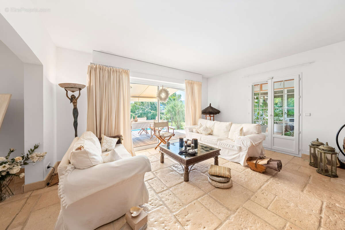 Maison à MONNETIER-MORNEX