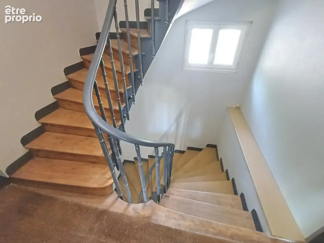 Bel Appartement Bourgeois avec Place de Stationnement à proximité du Centre Ville - photo 10