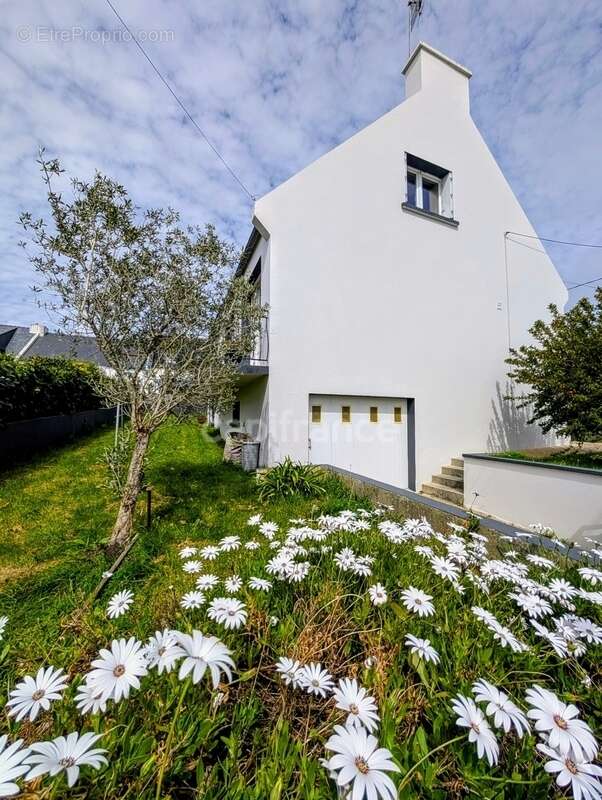 Maison à LE RELECQ-KERHUON