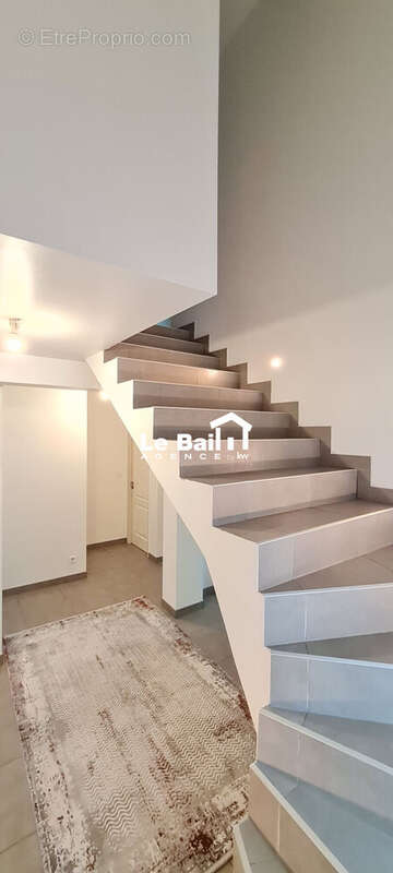 Maison 227 m² à Osny  - photo 6