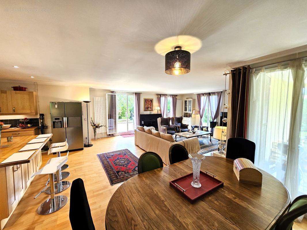 Maison à SAINT-NOM-LA-BRETECHE