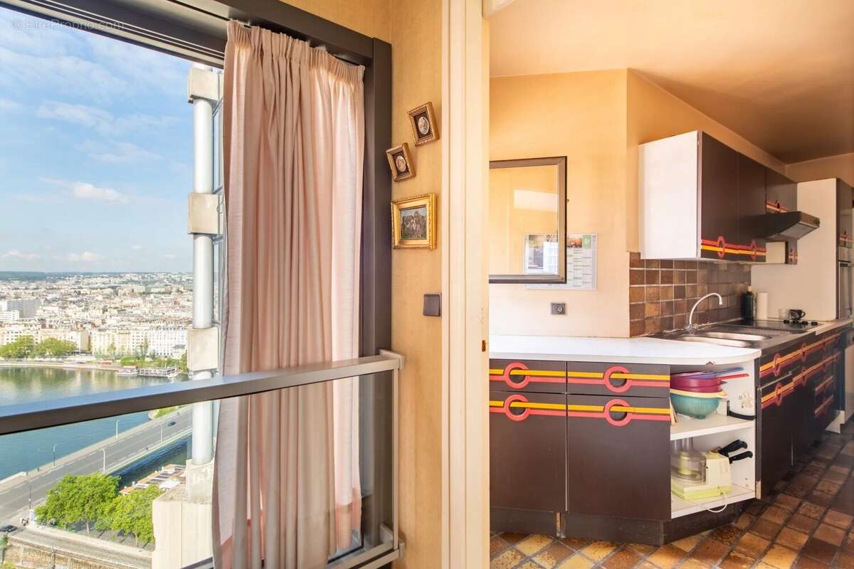 Appartement à PARIS-15E