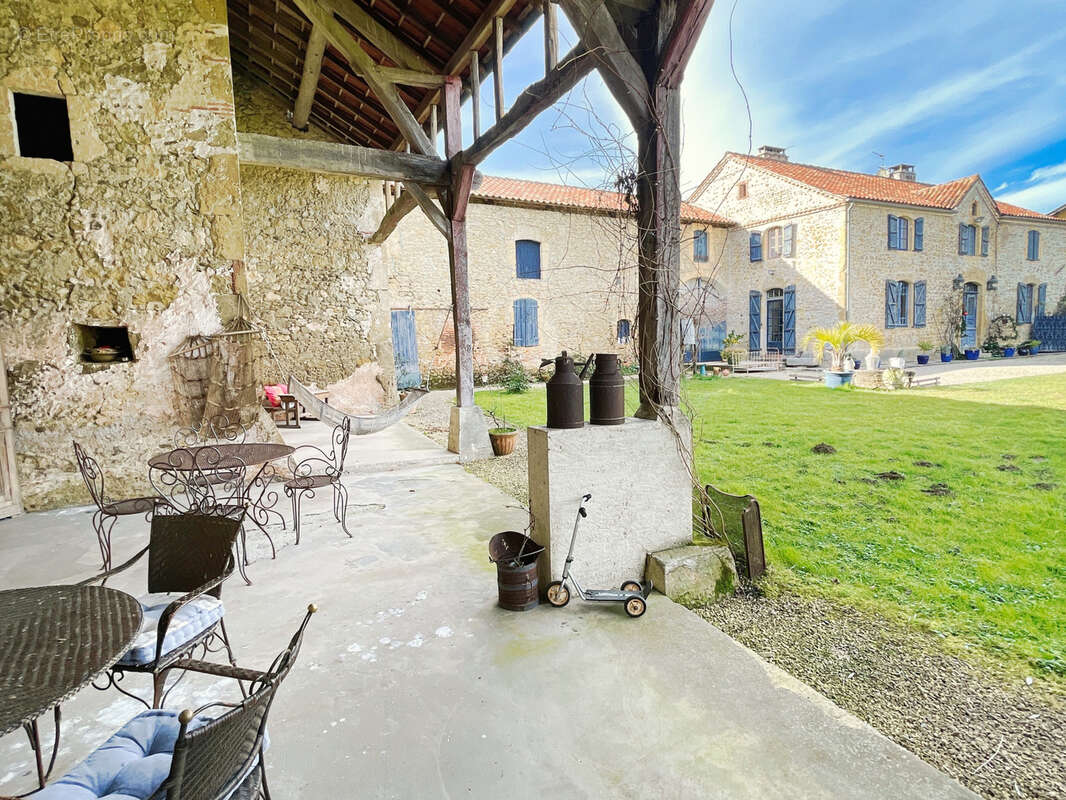 Grande maison de maître du 18ème avec dépendances - photo 19