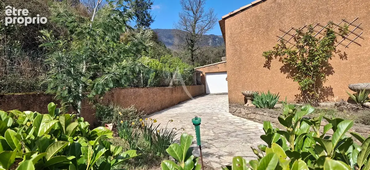 Villa de plain-pied, piscine et dépendance LE BOUSQUET D'ORB - photo 2