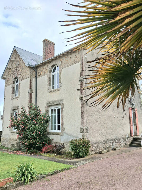 Maison à SAINT-ETIENNE-DU-BOIS