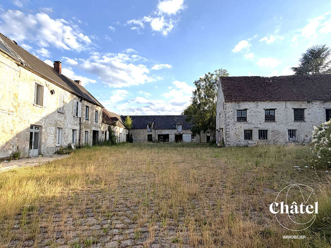 Proche Nanteuil le Haudouin - Ensemble immobilier et dépendances - Travaux - photo 3