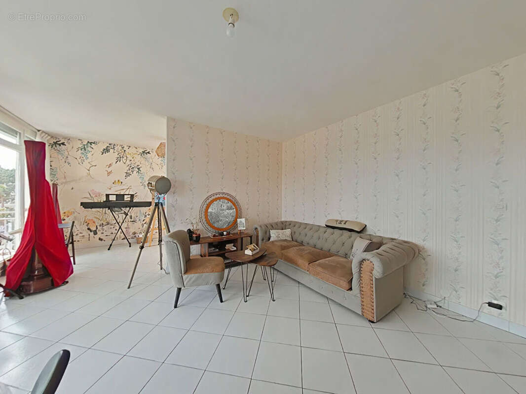 Appartement à FONTENAY-LE-FLEURY