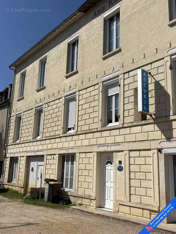 Appartement à LAROCHE-SAINT-CYDROINE