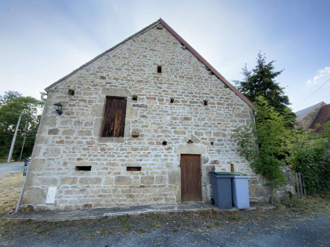 Maison à CLUGNAT
