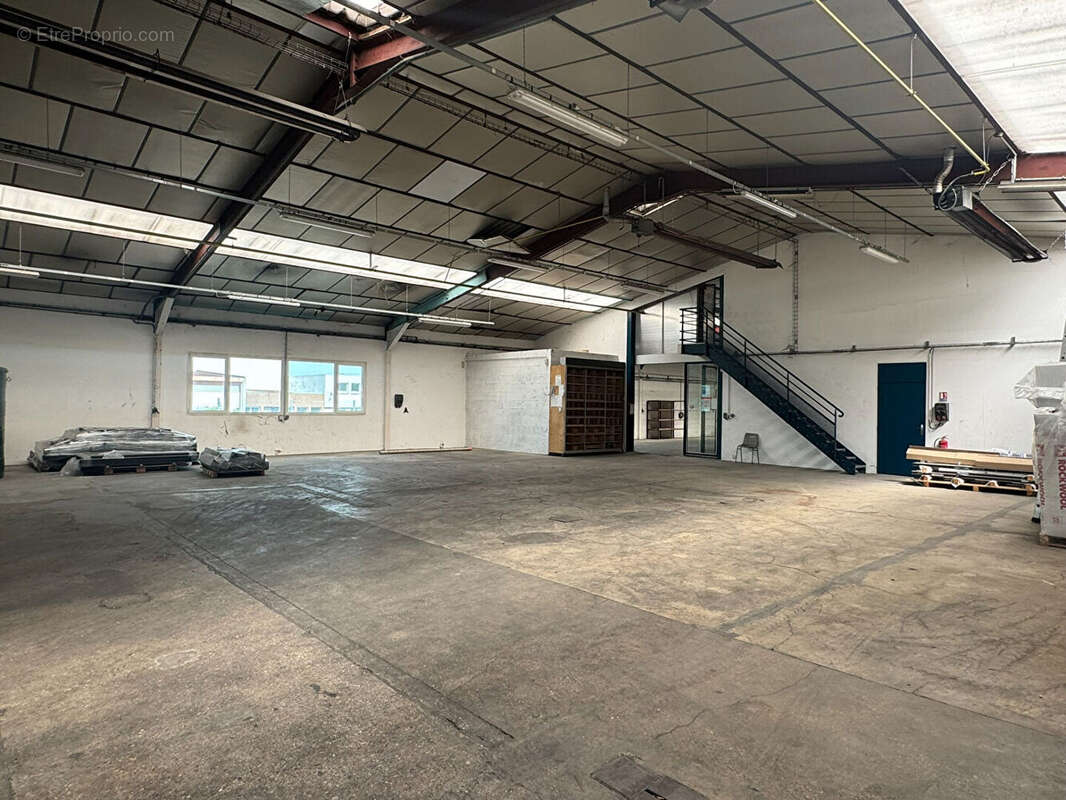 Bâtiment d'activité avec bureaux - 2245 m² - Zone Reims/Tinqueux - photo 5