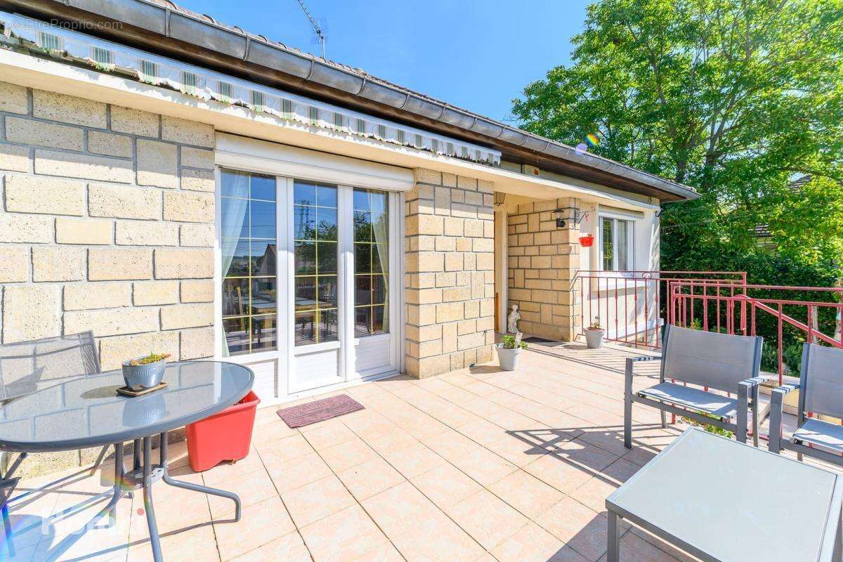 Maison/Villa T4 de 110 m² à Fosses 95470 - photo 6