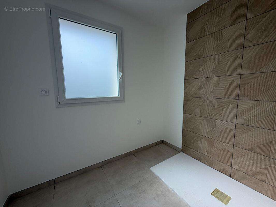 Maison  de 150.35 m2 Les Ponts De Ce à aménager avec jardin clos - photo 4