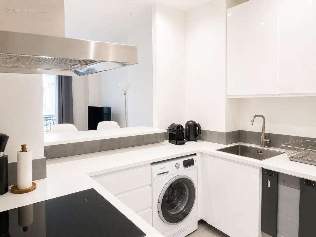 Appartement à PARIS-8E