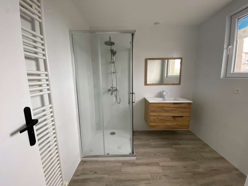 THOUARS  Maison de plain pied rénovée avec possibilité de dépendance de 35m2 - photo 11