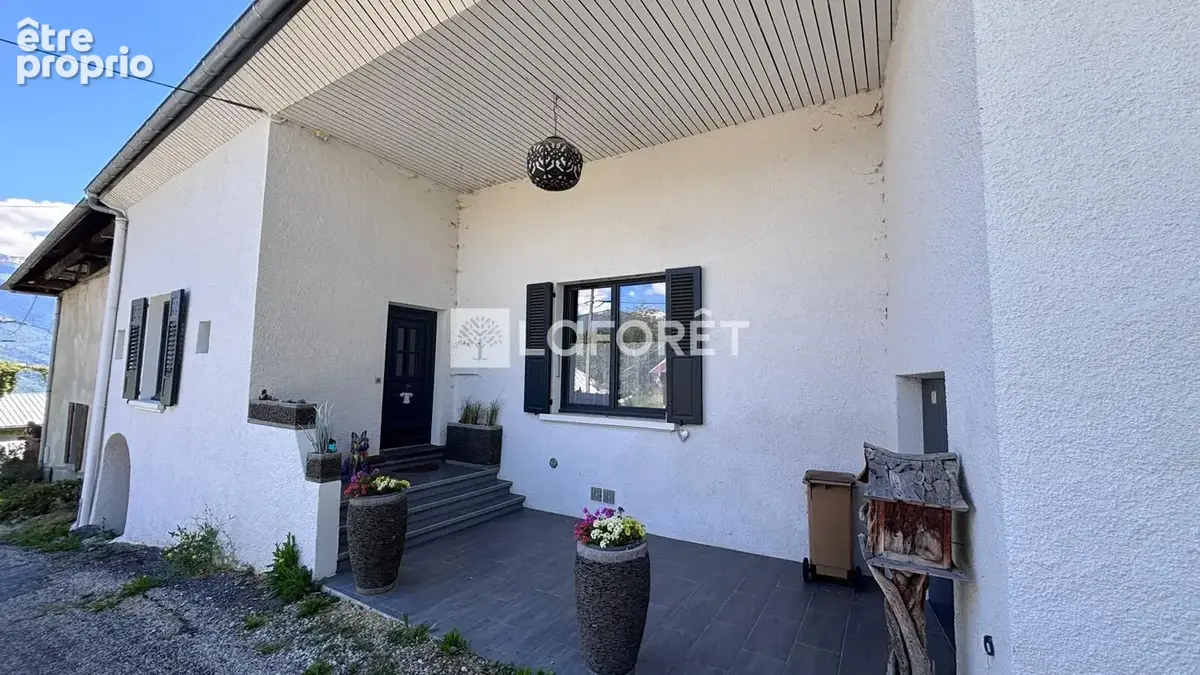 Maison familiale de caractère à Mercury de 175 m² avec dépendances et vaste grange d'environ 200 m - photo 13