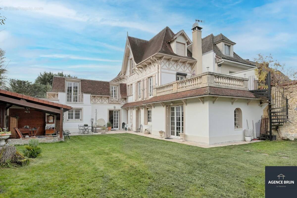 Maison à SAINT-MAUR-DES-FOSSES