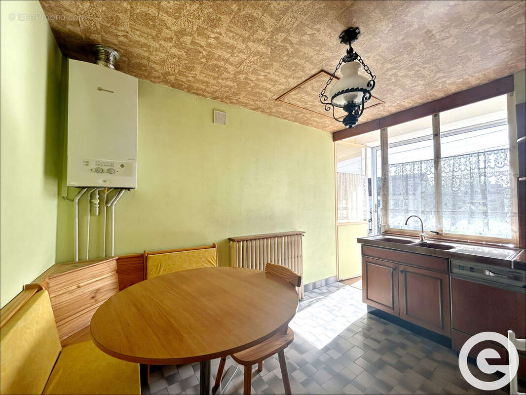 Maison divisée en 2 appartements T3   156m2 -  Saint-Clément - photo 10